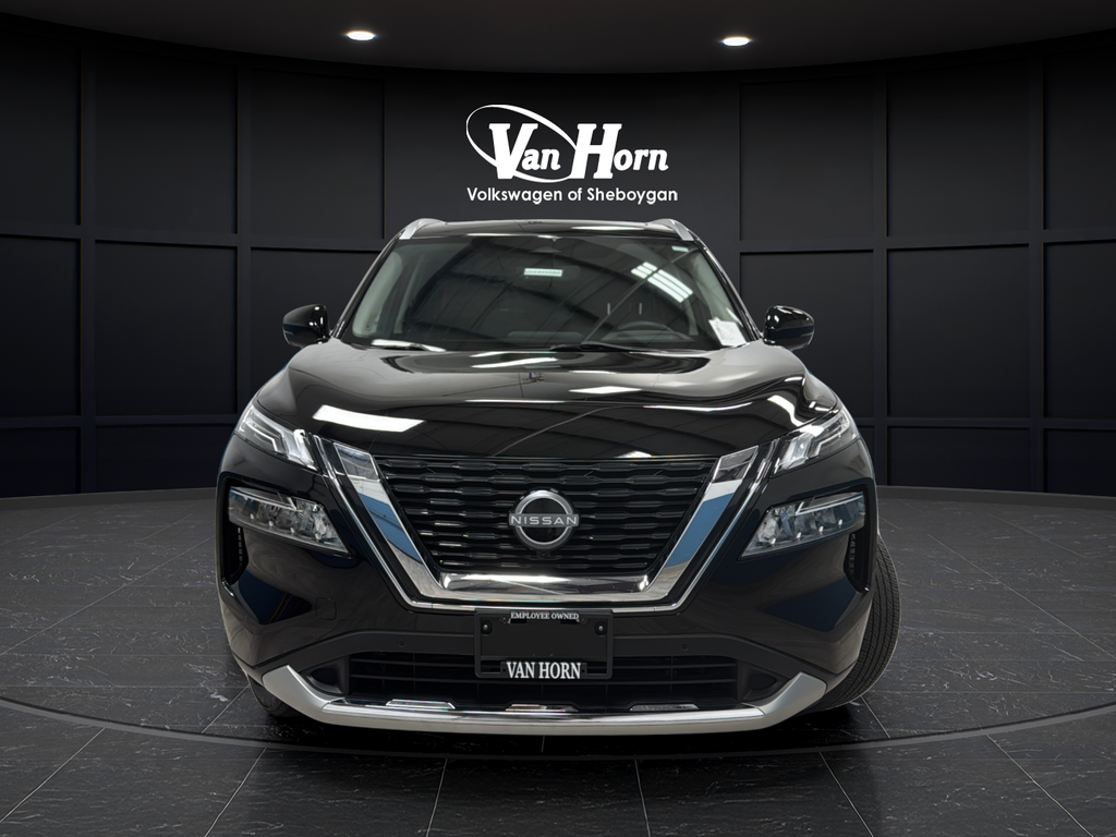 Used 2023 Super Black Nissan Platinum image 2