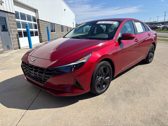 Used 2023 Ultimate Red Hyundai Blue image 3