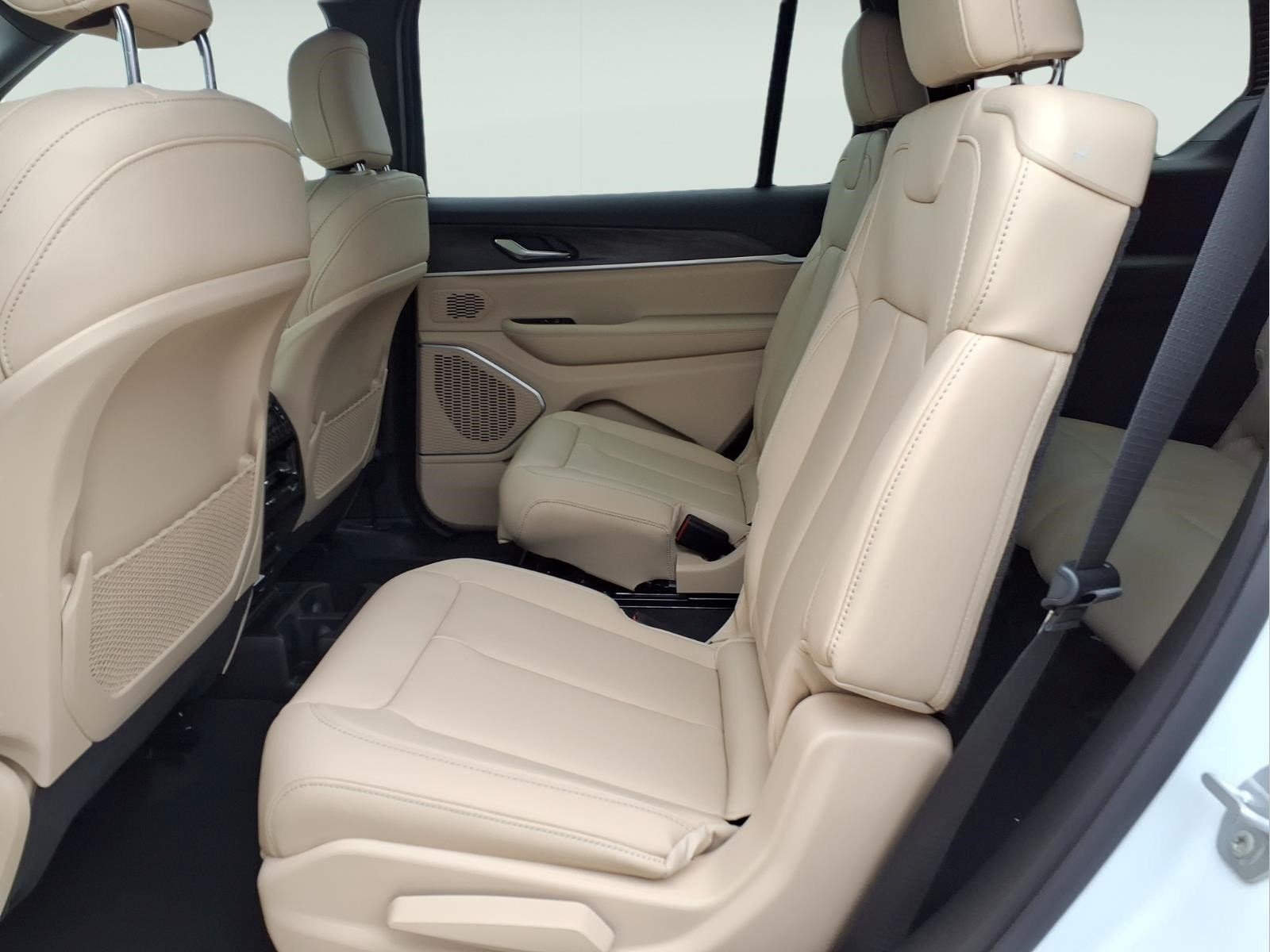 New 2026 Bright White Clear-Coat Exterior Paint Jeep Limited image 11