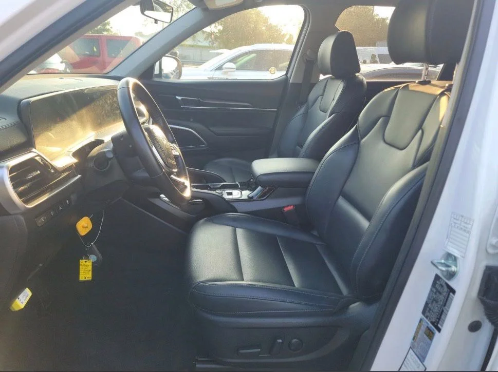 Used 2025 White Kia S image 7