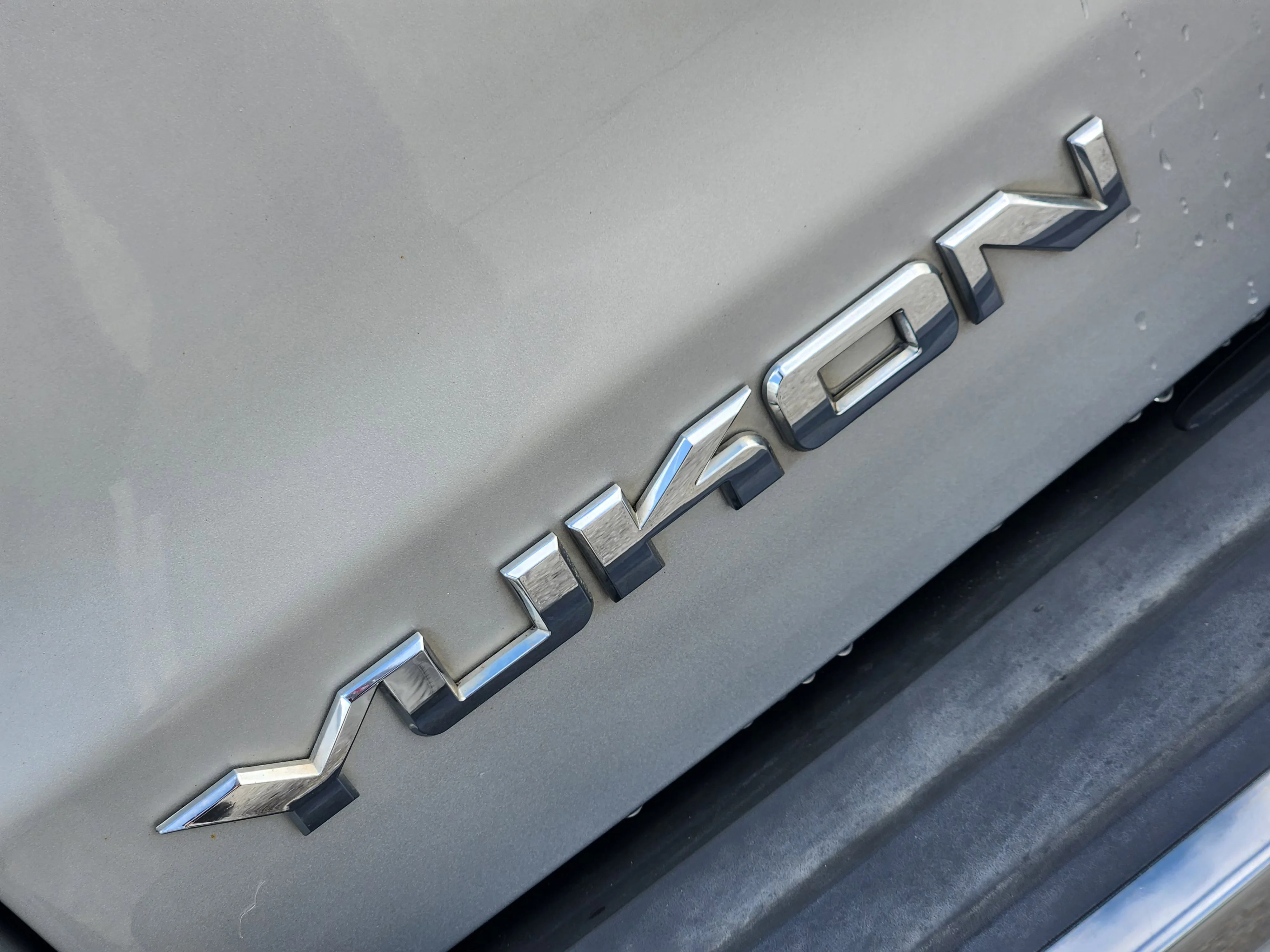 Used 2018 Quicksilver Metallic GMC Denali image 12