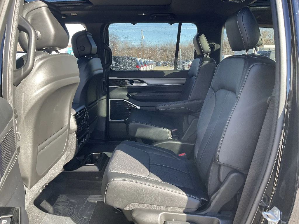 New 2026 High Gloss Black Jeep Limited Reserve 4x4 image 9