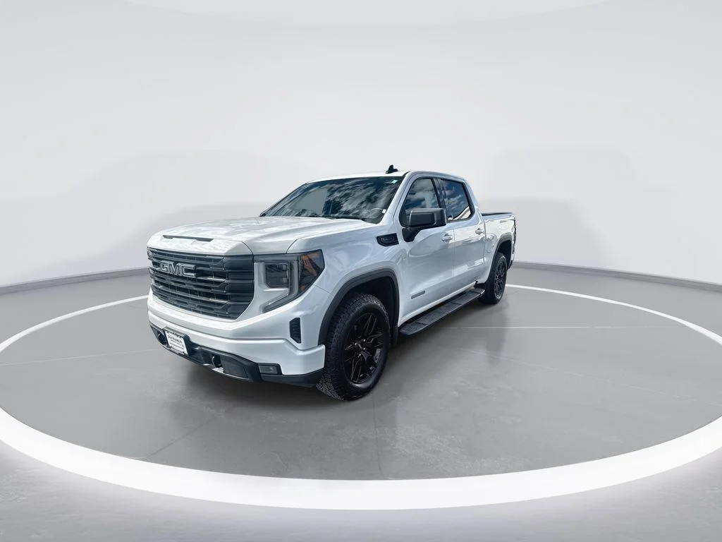 Used 2024 White GMC Elevation image 4