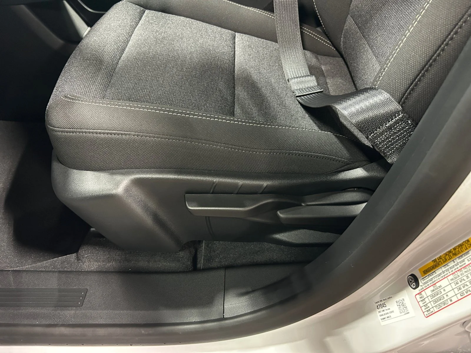New 2027 Summit White GMC AWD Elevation image 14