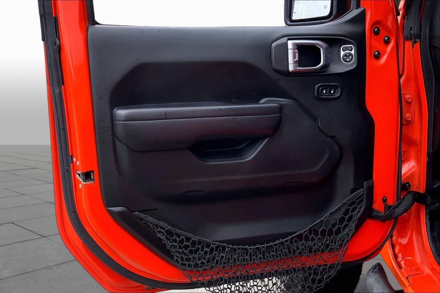 Used 2018 Punkn Metallic Clearcoat Jeep Sport S image 20