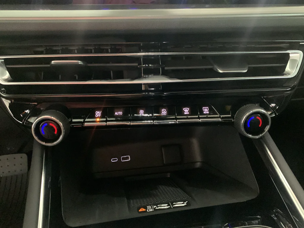 2027 Chevrolet Traverse LT - Photo 25