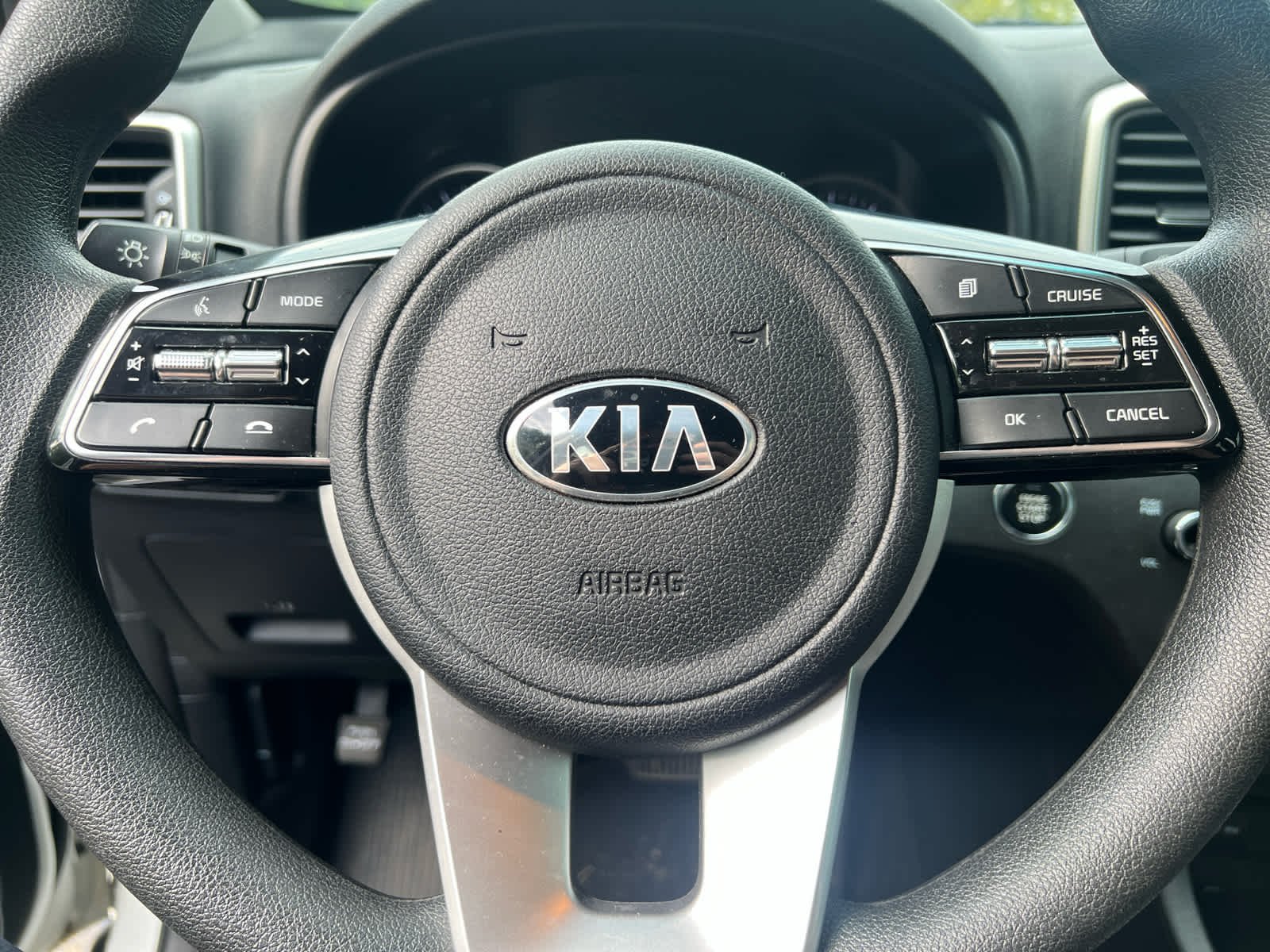 Used 2022 Snow White Pearl Kia LX image 22