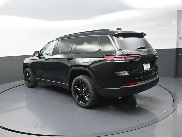New 2026 Diamond Black Crystal Pearlcoat Jeep Limited image 7