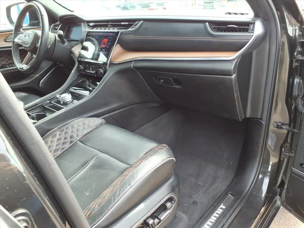 Used 2022 Gray Jeep Summit image 10