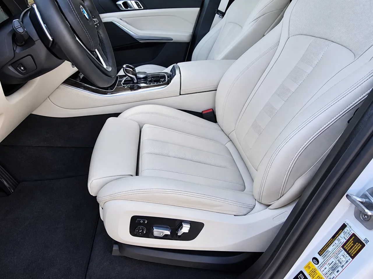 Used 2022 Mineral White Metallic BMW xDrive40i image 13