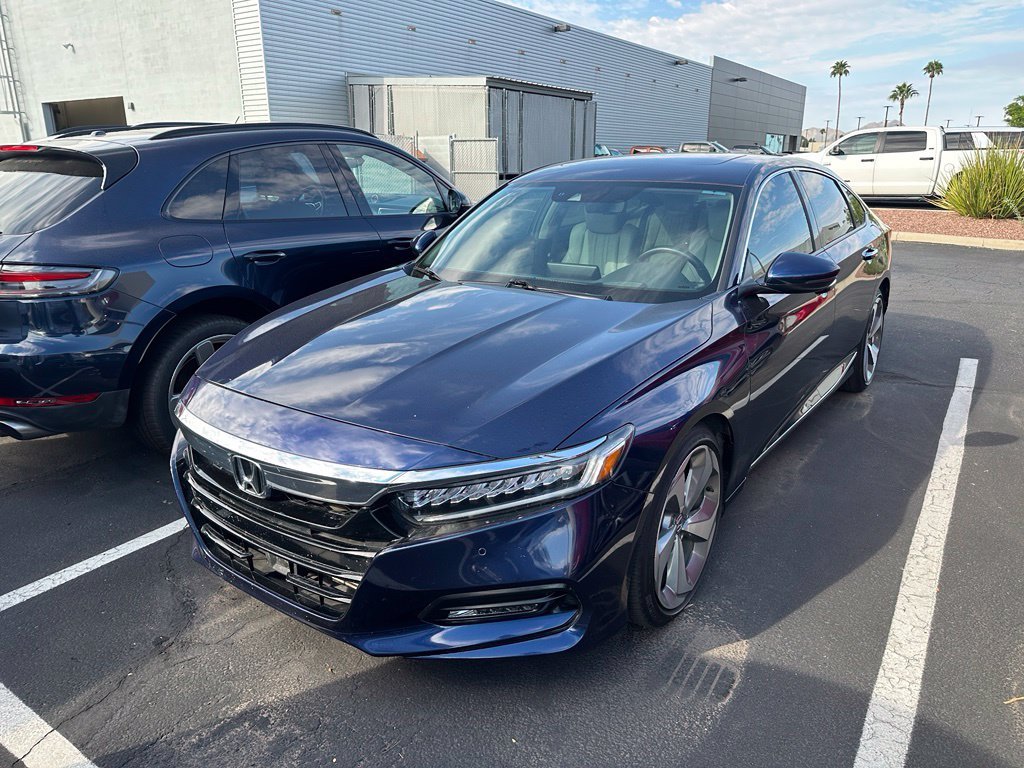 Used 2018 Blue Honda Touring image 9