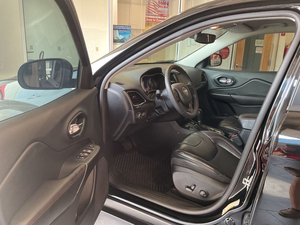 Used 2022 Black Jeep Trailhawk image 12