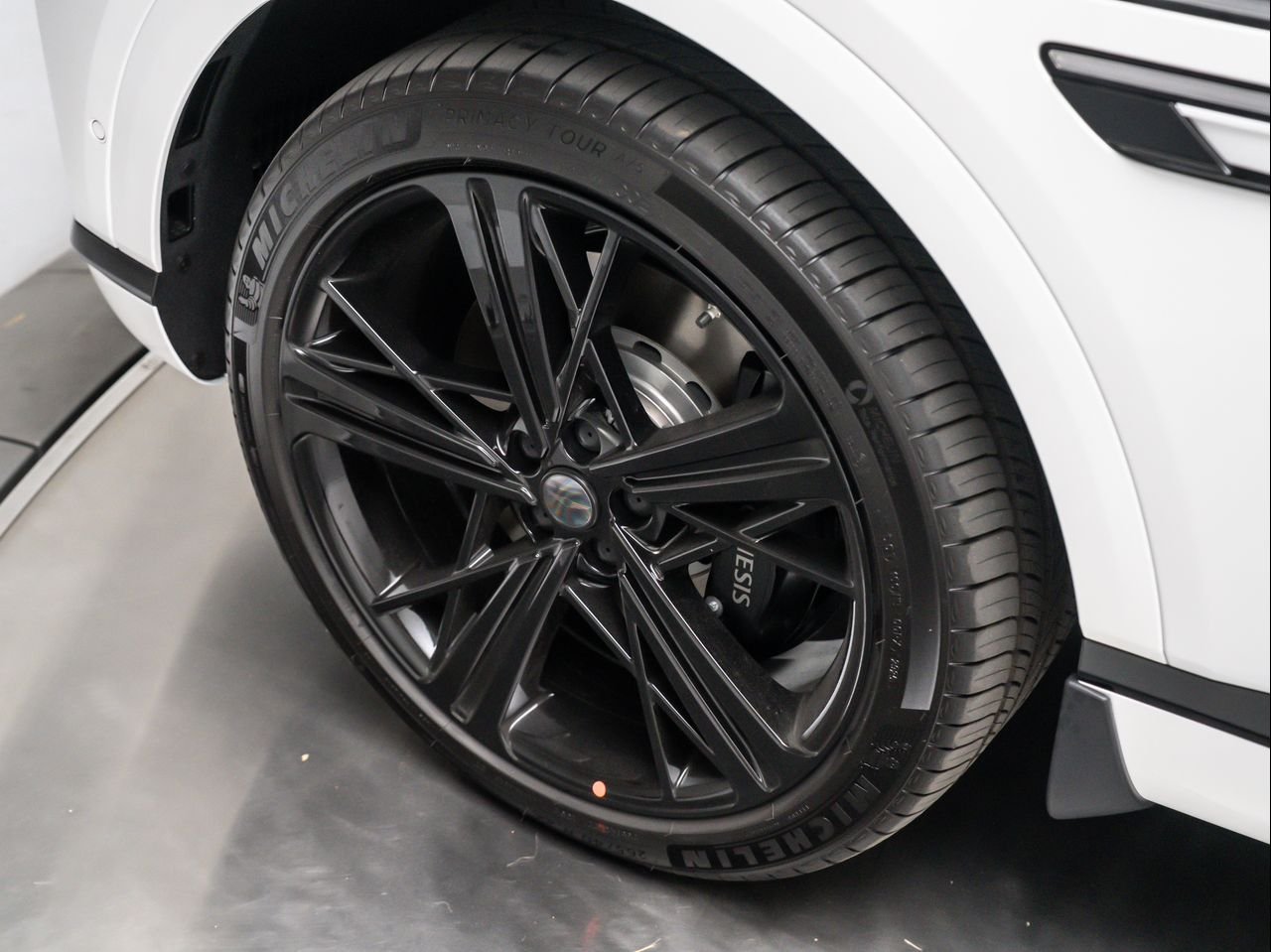 New 2026 Uyuni White Genesis 3.5T E-SC MHEV PRESTIGE BLACK image 12