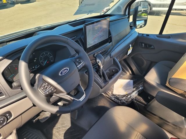 New 2025 Oxford White Ford Cutaway image 8