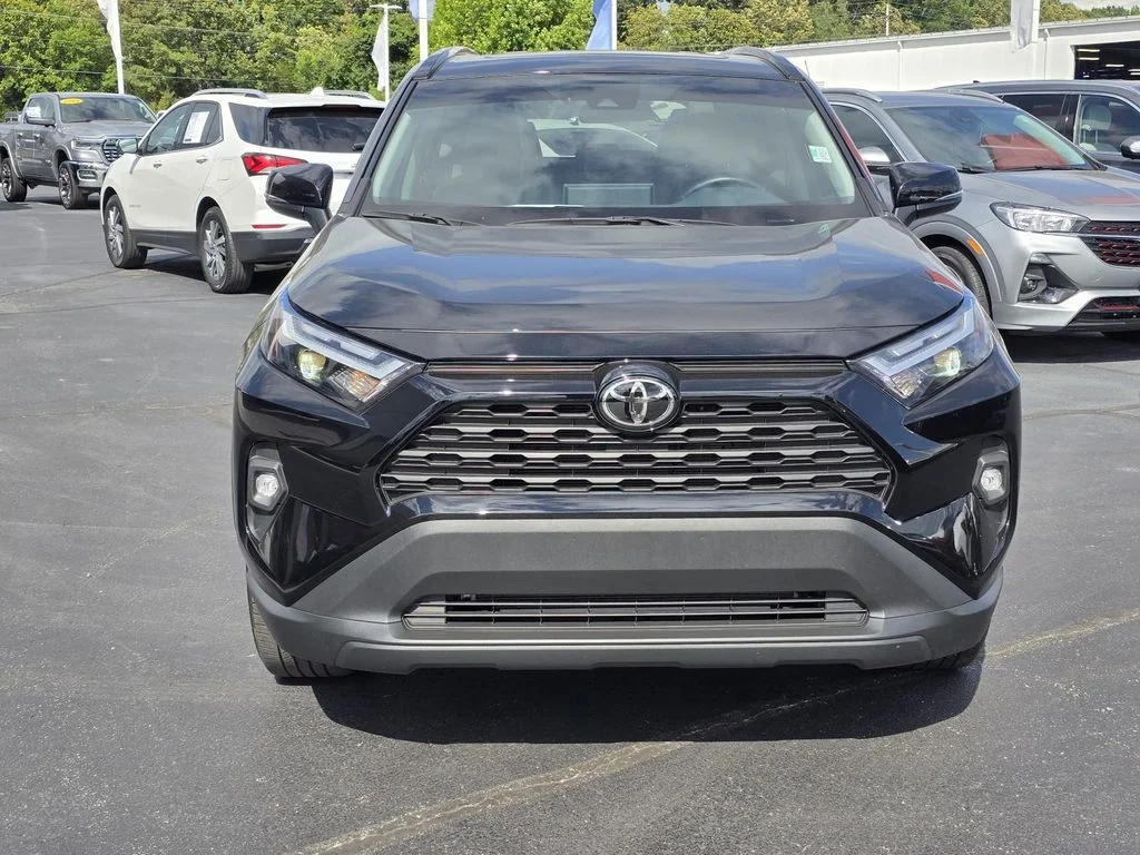 Used 2022 Midnight Black Metallic Toyota XLE Premium image 2