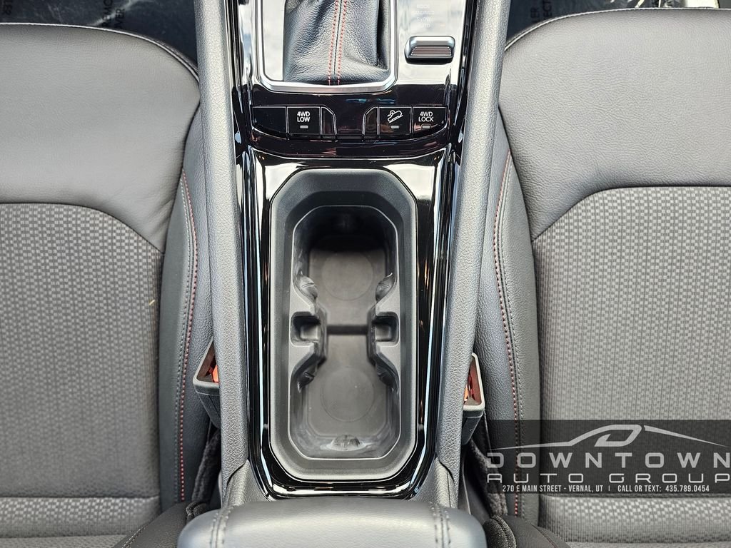 New 2026 Bright White Clear-Coat Exterior Paint Jeep Trailhawk image 10