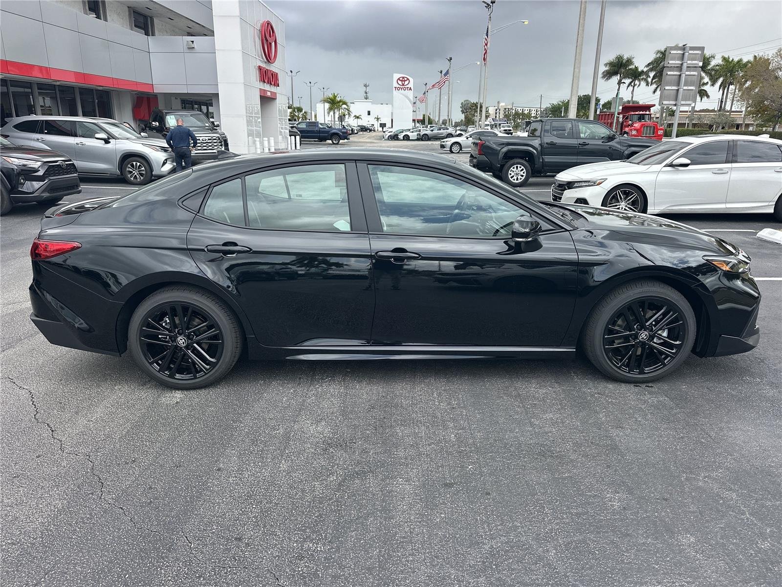 View vehicle photo 4