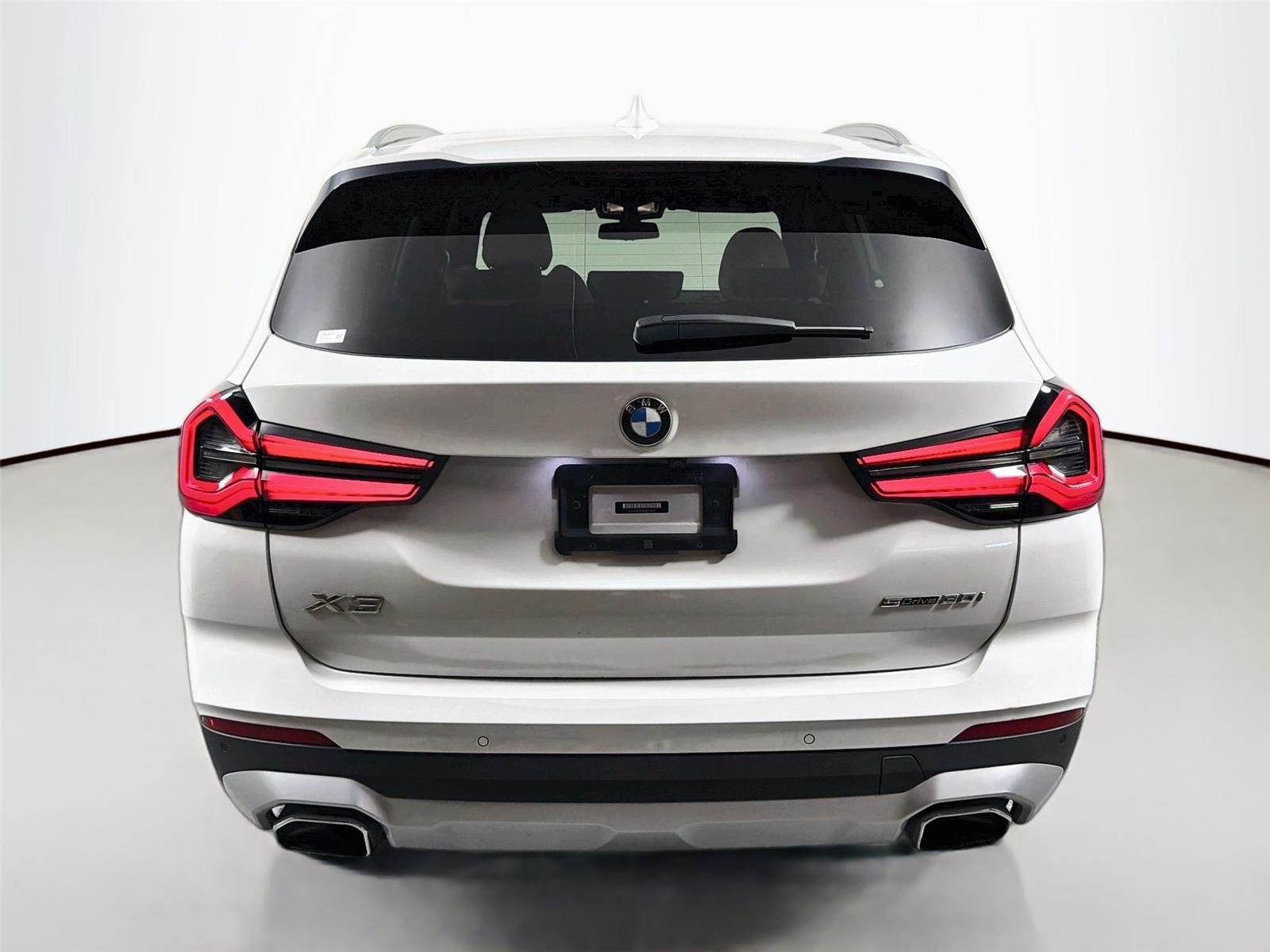 Used 2022 Alpine White BMW sDrive30i image 6