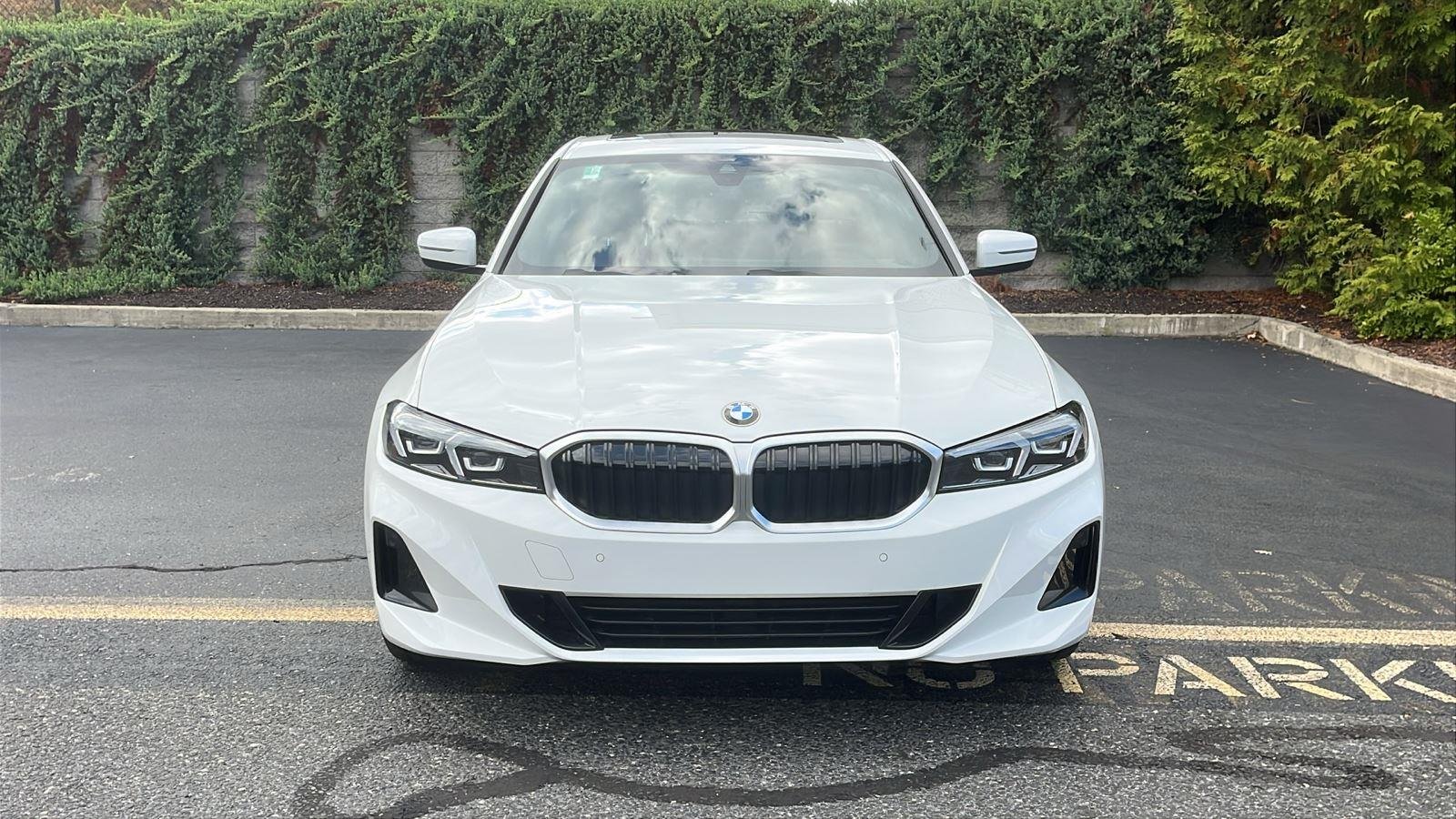 2025 BMW 3 Series 330i - Photo 8