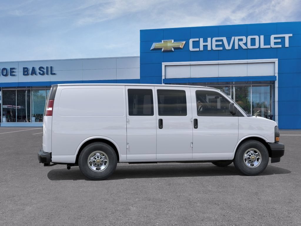 New 2026 Summit White Chevrolet WT image 5