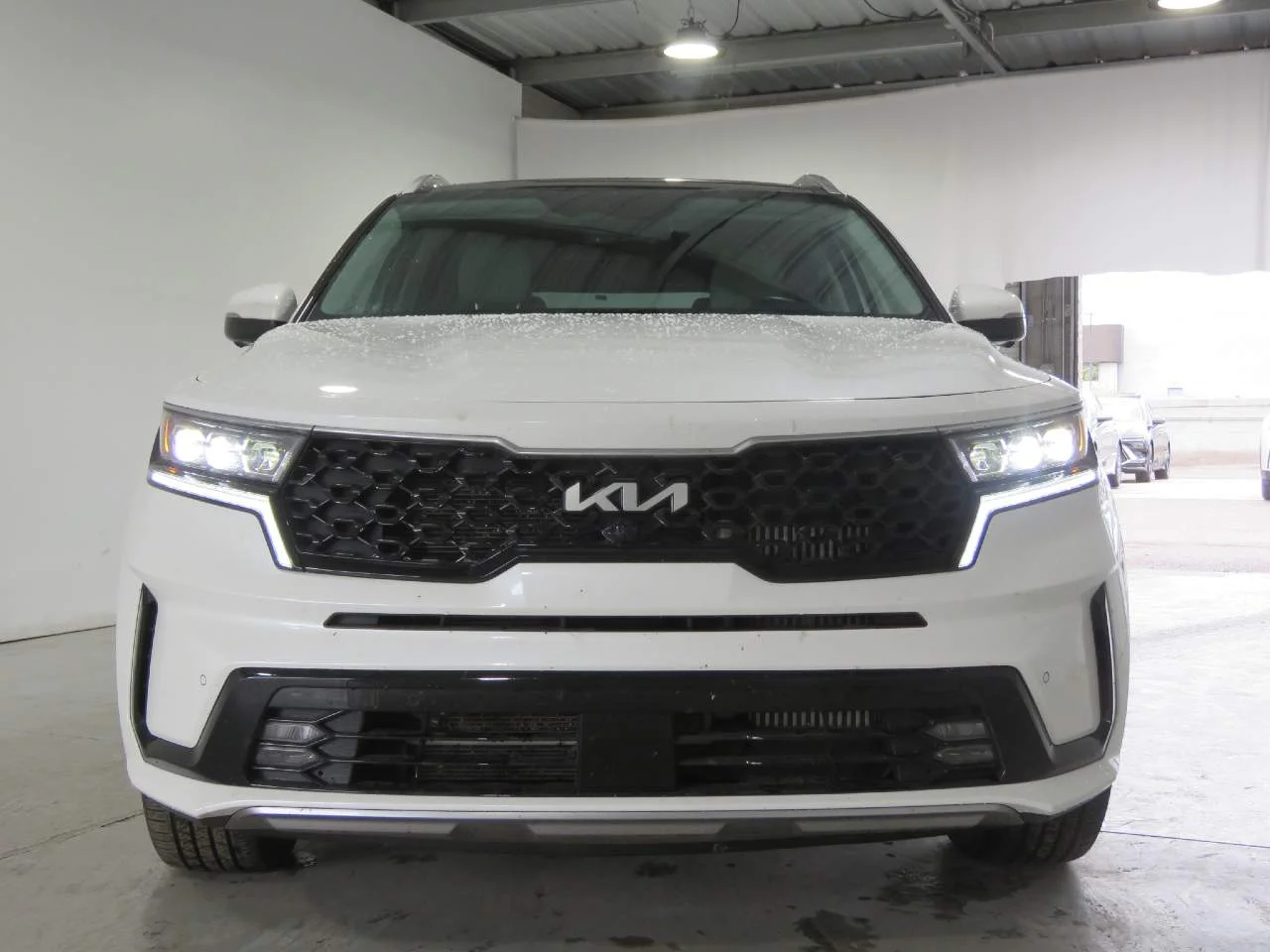 Used 2023 Snow White Pearl Kia SX Prestige image 2