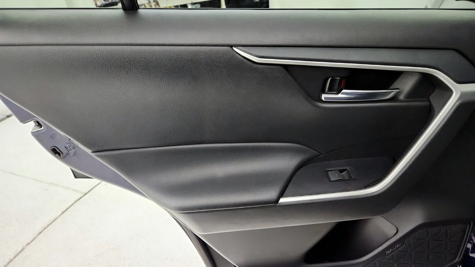 Used 2022  Toyota XLE image 37