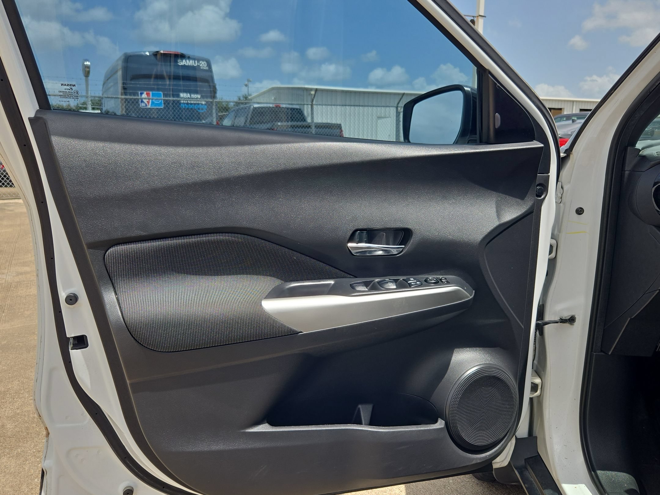 Used 2018 Aspen White / Super Black Nissan SV image 11