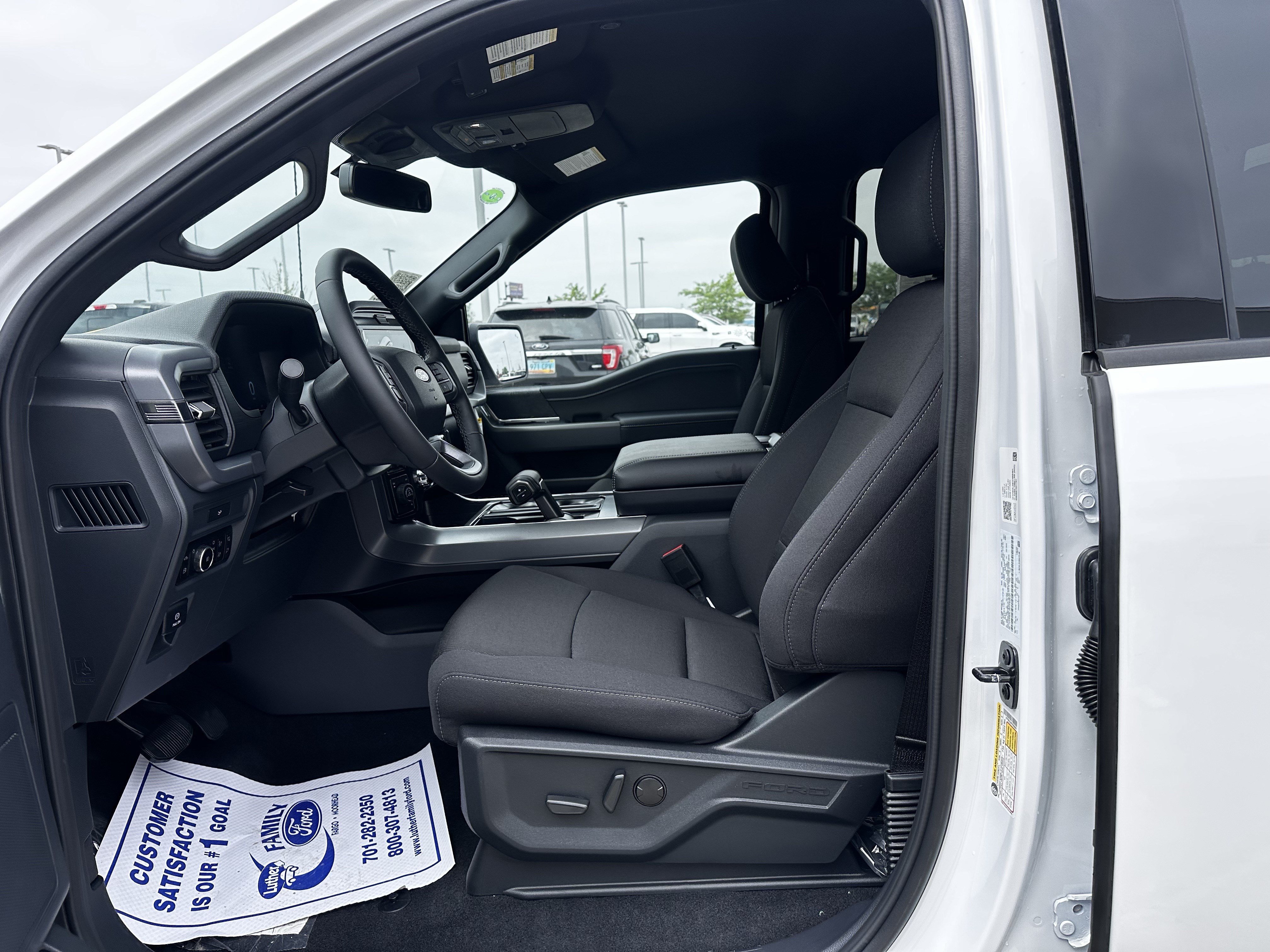 New 2026 Oxford White Ford XLT image 5