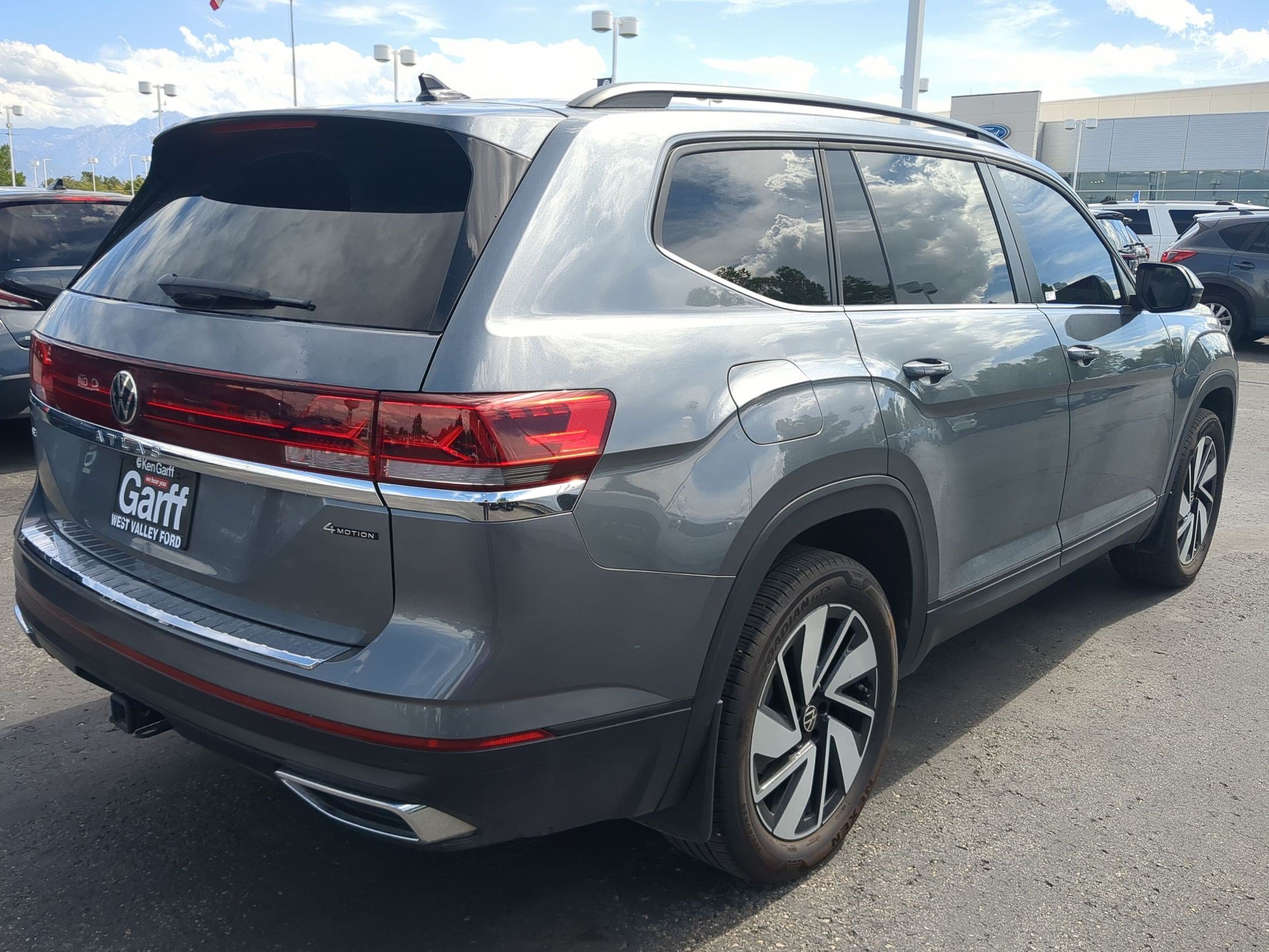 Used 2025 Platinum Gray Metallic Volkswagen 2.0T SE w/Technology image 3