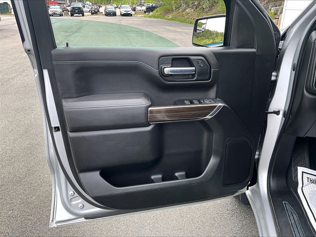 Used 2021 Silver Ice Metallic Chevrolet LT image 9