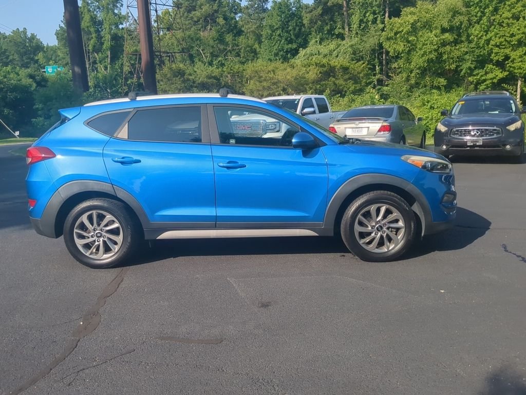 Used 2017 Blue Hyundai SE image 4