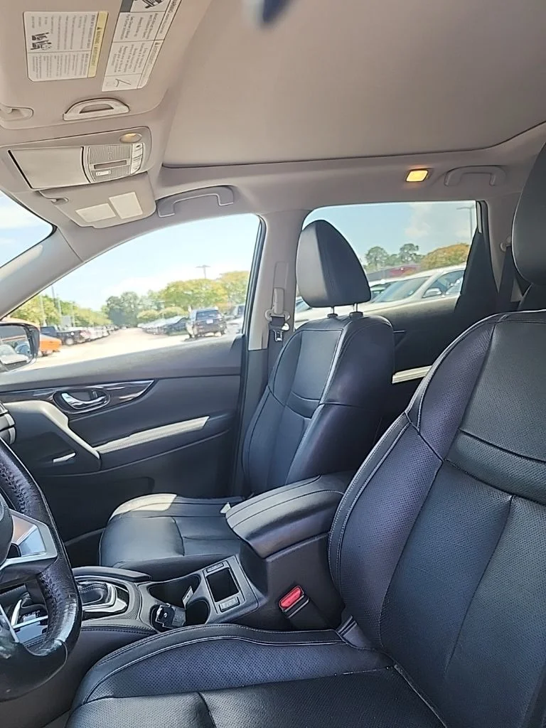 Used 2018 Gray Nissan SL image 16