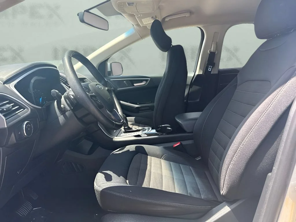Used 2018  Ford SEL image 9