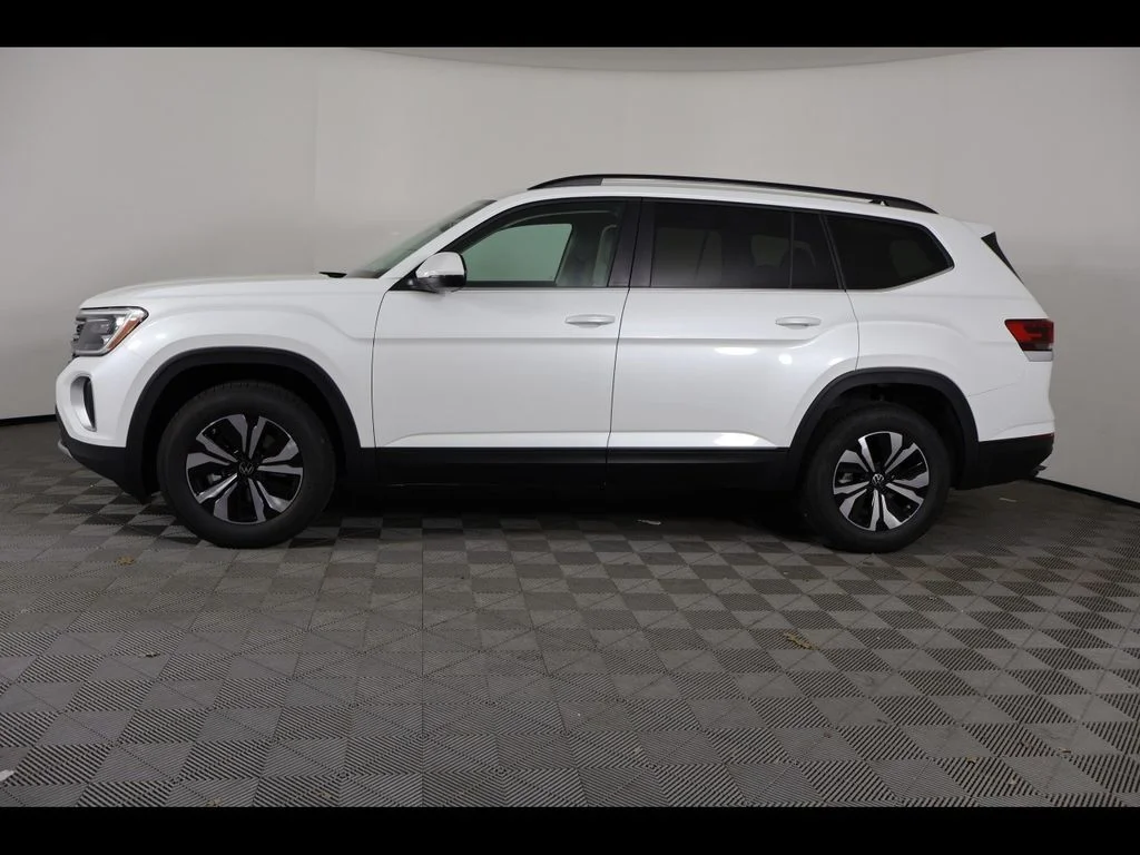 New 2026 White/off-white Volkswagen 2.0T SE image 2