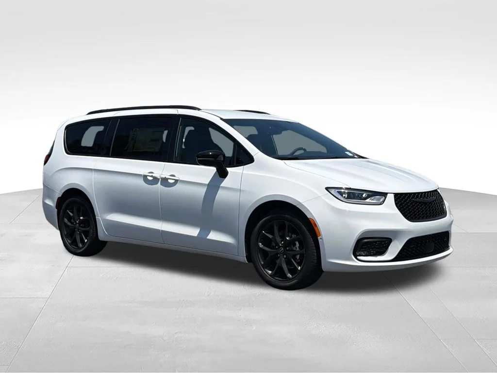 New 2026 Bright White Clear-Coat Exterior Paint Chrysler Select image 7