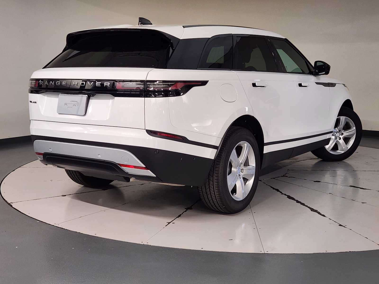 Used 2026 Fuji White Land Rover S image 2