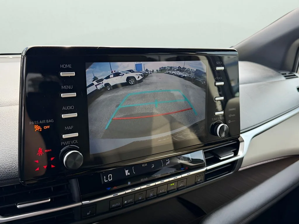 Used 2022 Wind Chill Pearl Toyota XLE image 25