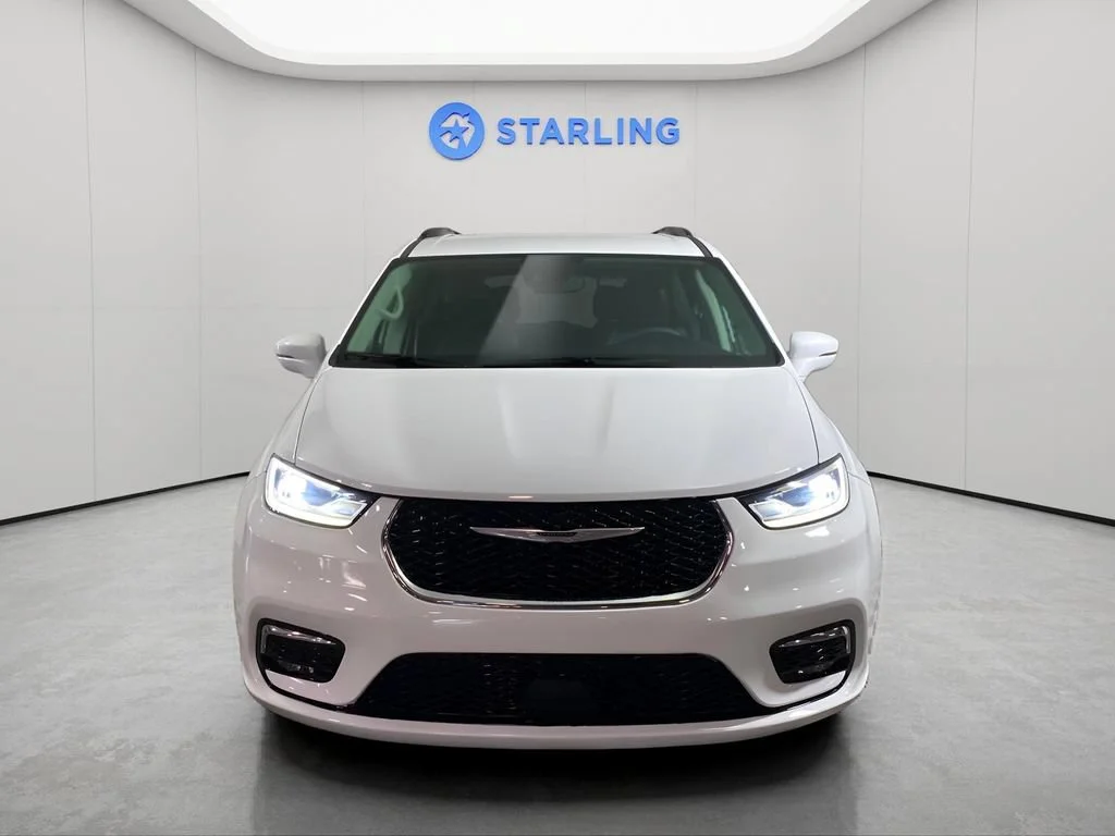 Used 2022 White Chrysler Touring L image 15