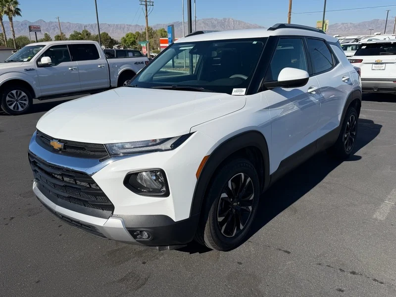 Used 2023 SUMMIT WHITE Chevrolet LT image 7