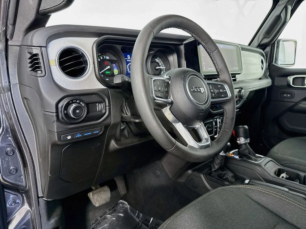 Used 2025 Gray Jeep Sahara 4xe image 9