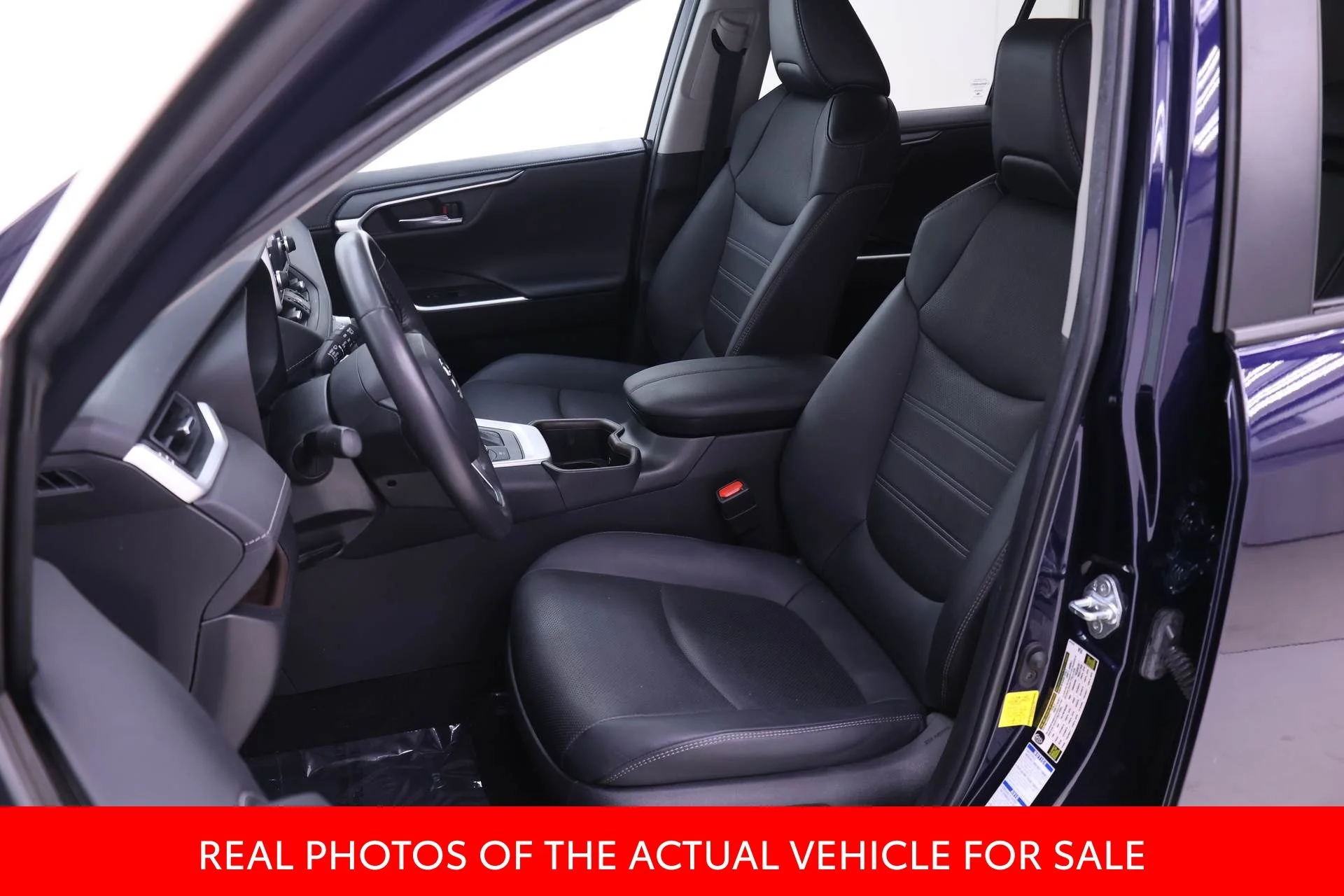 Used 2022  Toyota Limited image 4