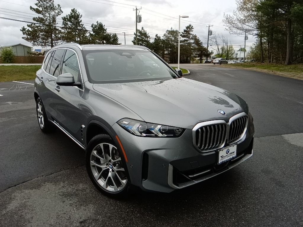 Used 2026 Skyscraper Grey Metallic BMW xDrive40i image 9