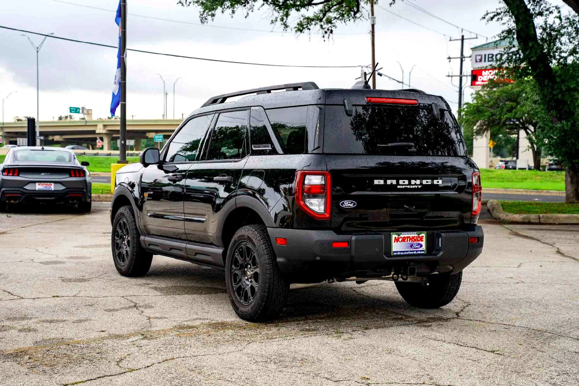 New 2026 Shadow Black Ford Badlands image 5
