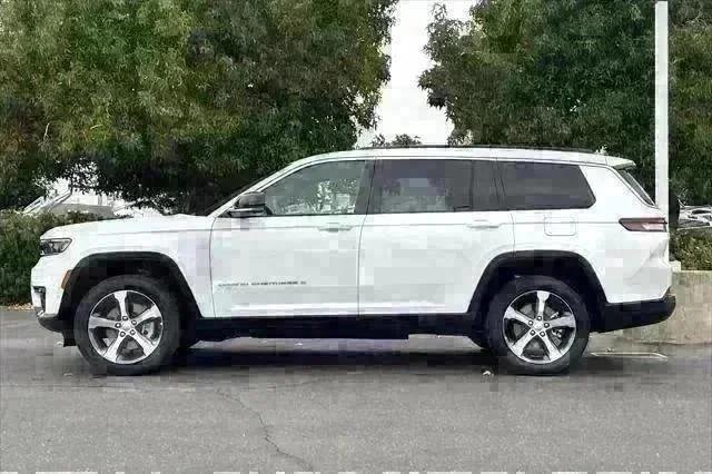 New 2025 Bright White Clear-Coat Exterior Paint Jeep Limited image 7