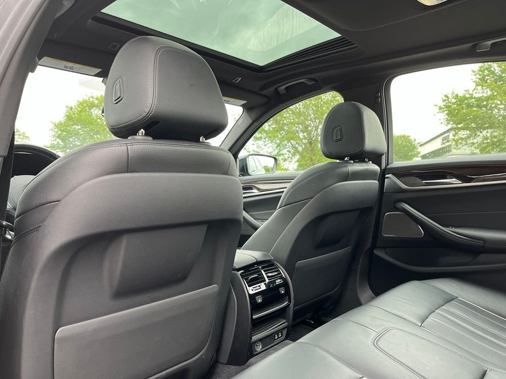 Used 2022 Black Sapphire Metallic BMW 540i xDrive image 22