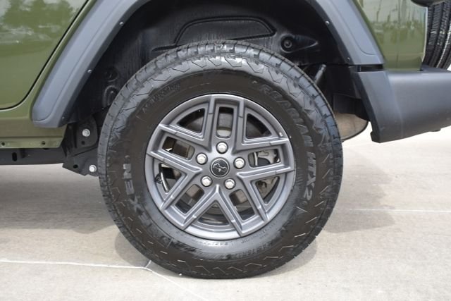 Used 2024 Green Jeep Sport S image 8