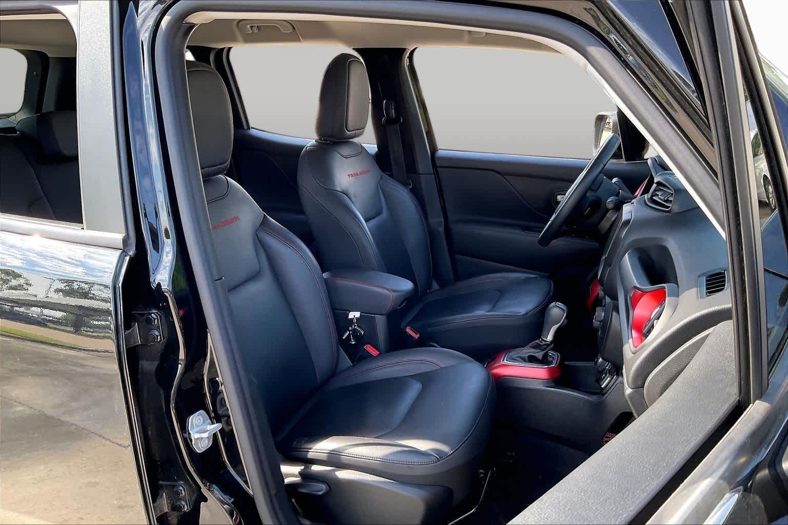 Certified Used 2022 BLACK CLEAR COAT Jeep Trailhawk image 9