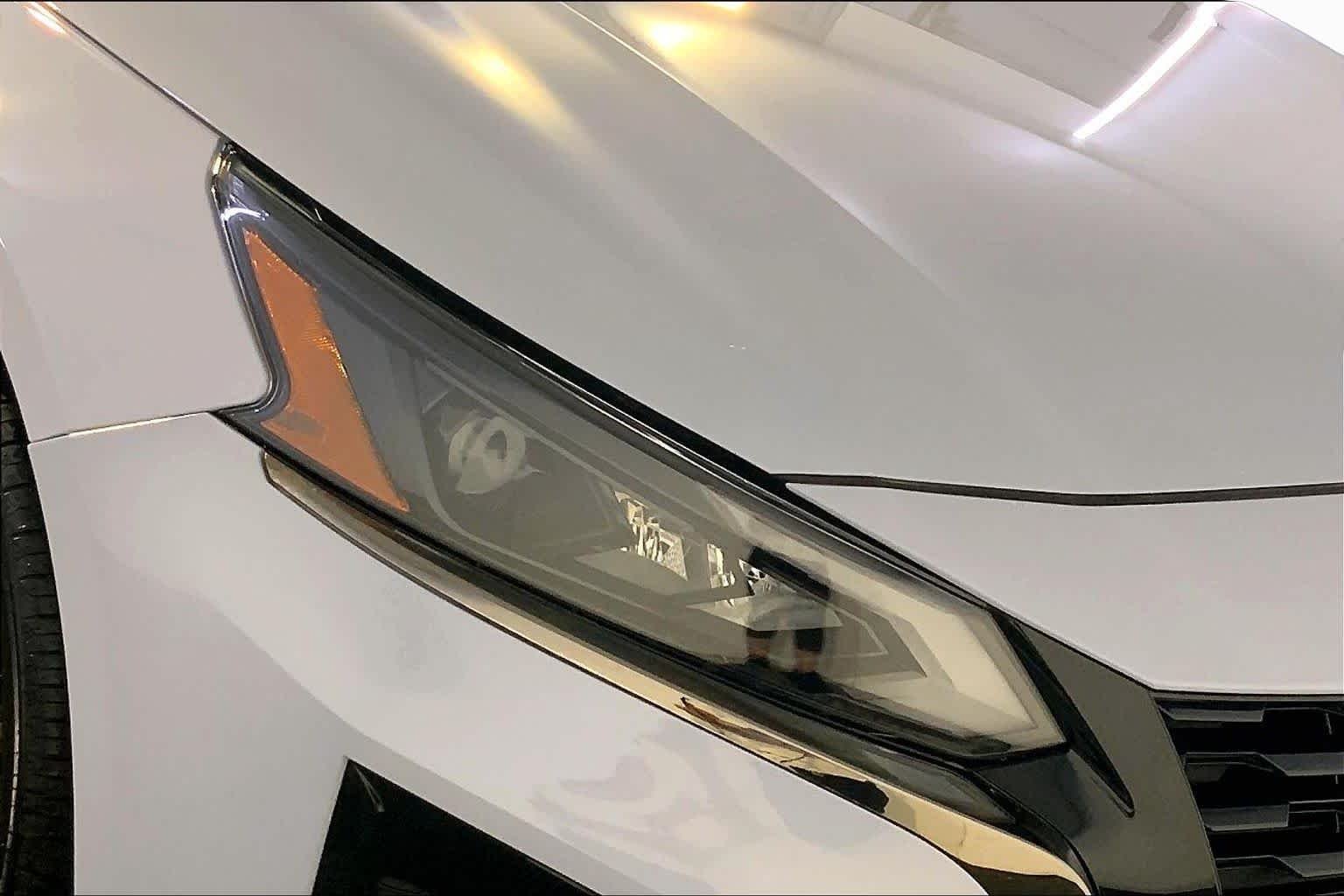Used 2025 Gray Sky Pearl Nissan SR image 27