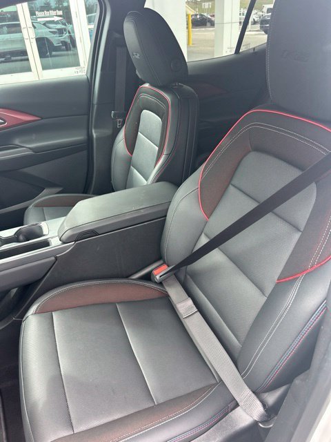 Certified Used 2025 Iridescent Pearl Tricoat Chevrolet RS image 4