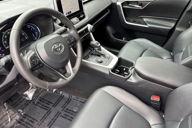 Used 2024  Toyota XLE Premium image 11